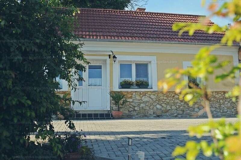 Hottó: Parasztház nagy birtokkal 