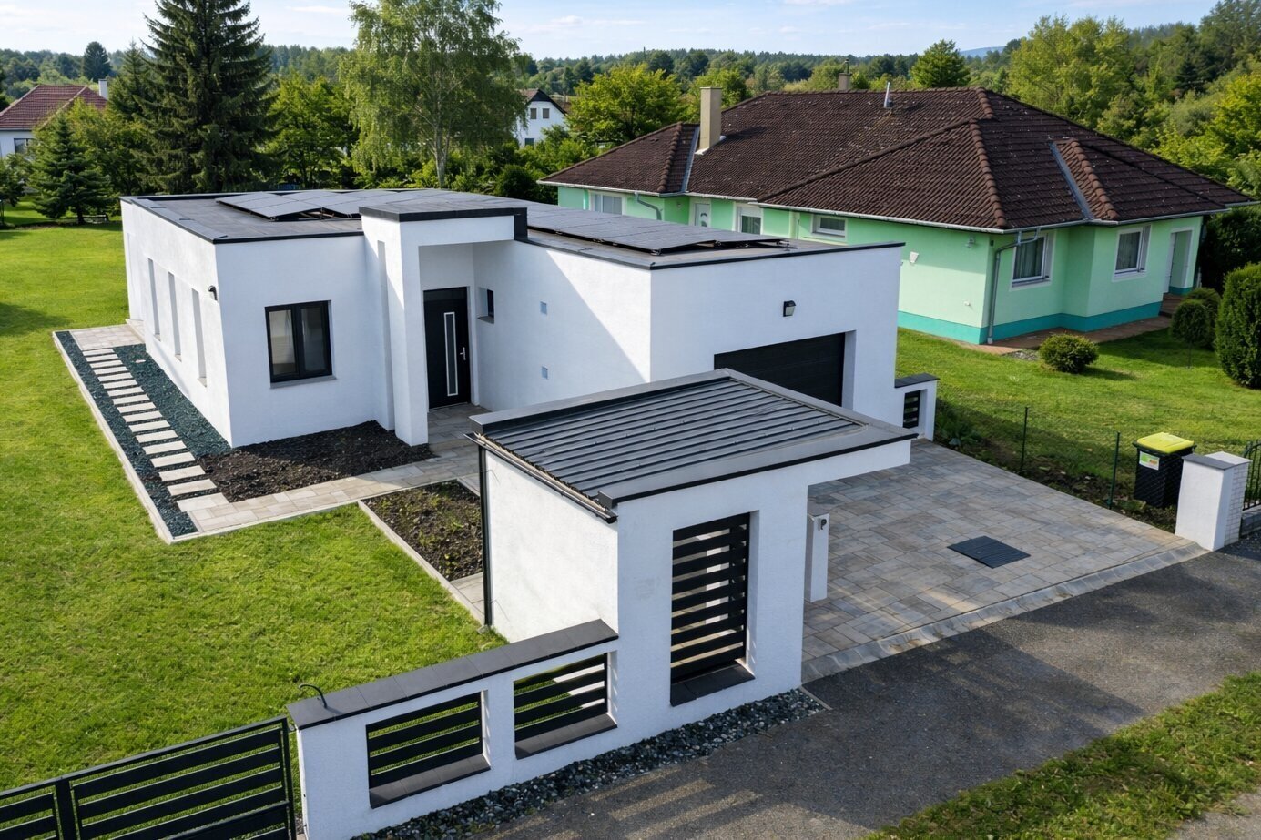 Perenye: AA+++ Luxus-Neubau mit 9 kW Solaranlage & 38 m2 Sonnenterrasse – nahe österreichischer Grenze 
