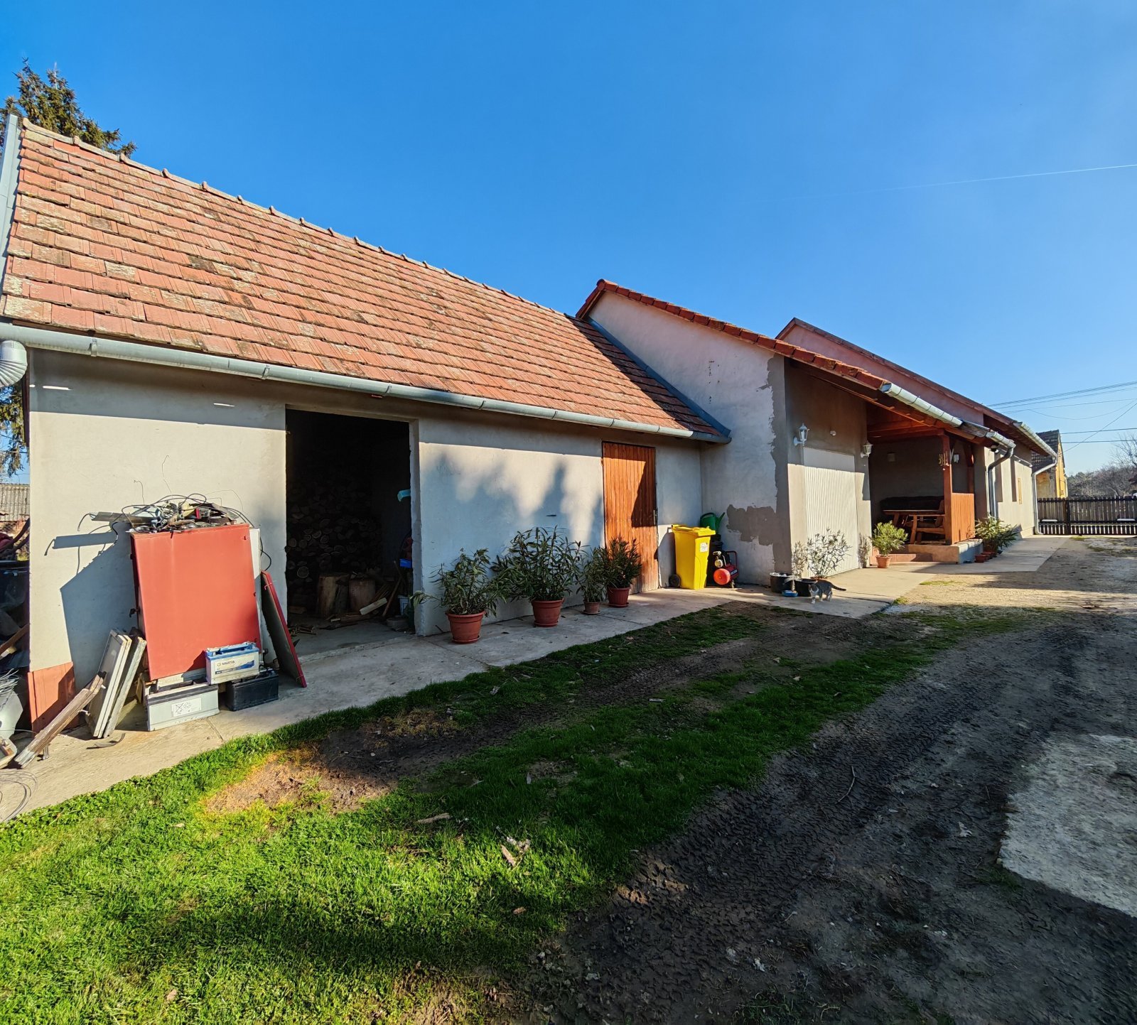 Mesztegnyő: Családi ház egy csendes mellékutcában 