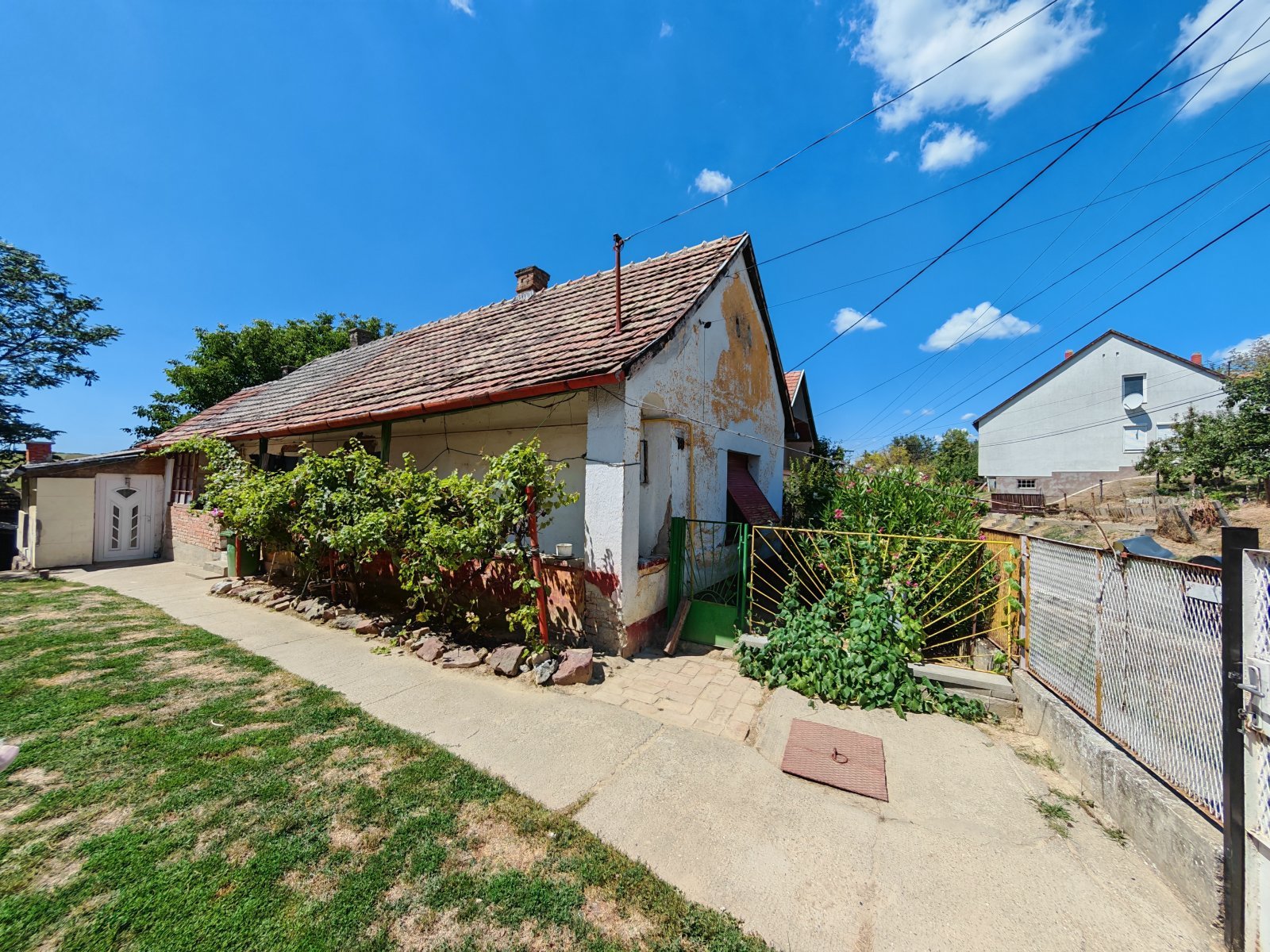 Igal: Felújításra szoruló ház csendes, harmonikus környezetben 