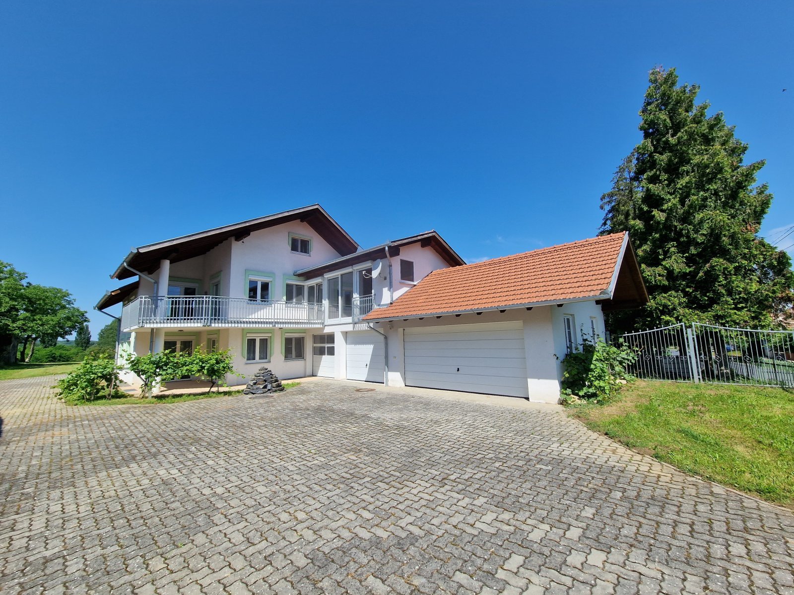 Nagygörbő: (AAAB) Többgenerációs ház / asszisztált lakhatás / befektetés! 