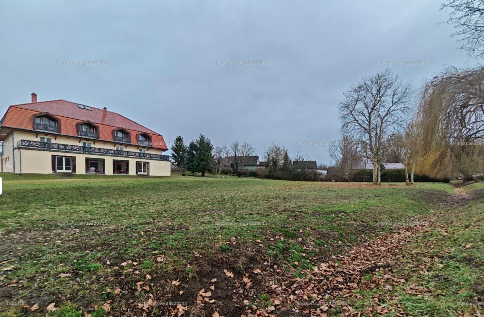 Látrány: Többszintes családi ház csendes, családias környezetben 