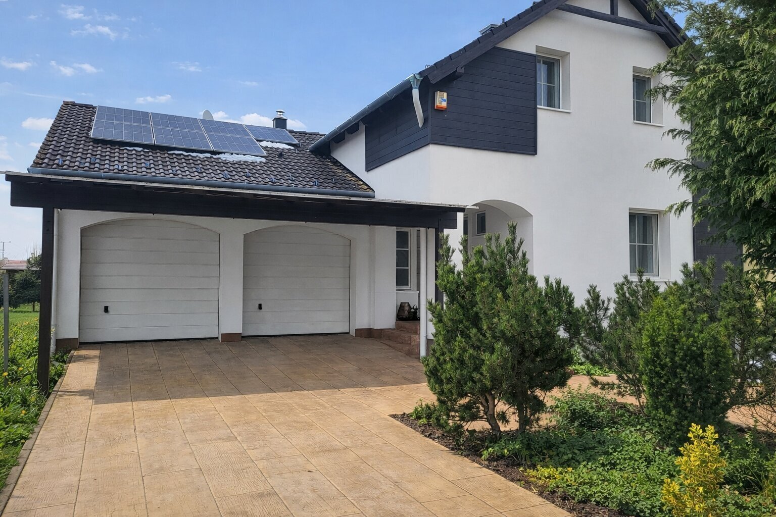 Ják: Exklusive Luxusimmobilie mit großem Garten und Doppelgarage in Ják 