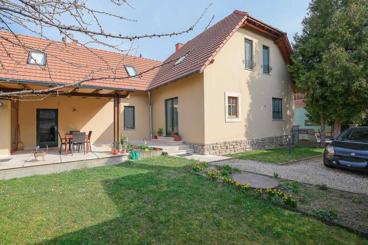 Keszthely: Für mehrere Generationen geeignetes, renoviertes Einfamilienhaus in Keszthely, 10 Gehminuten von Plattensee ist zu verkaufen 