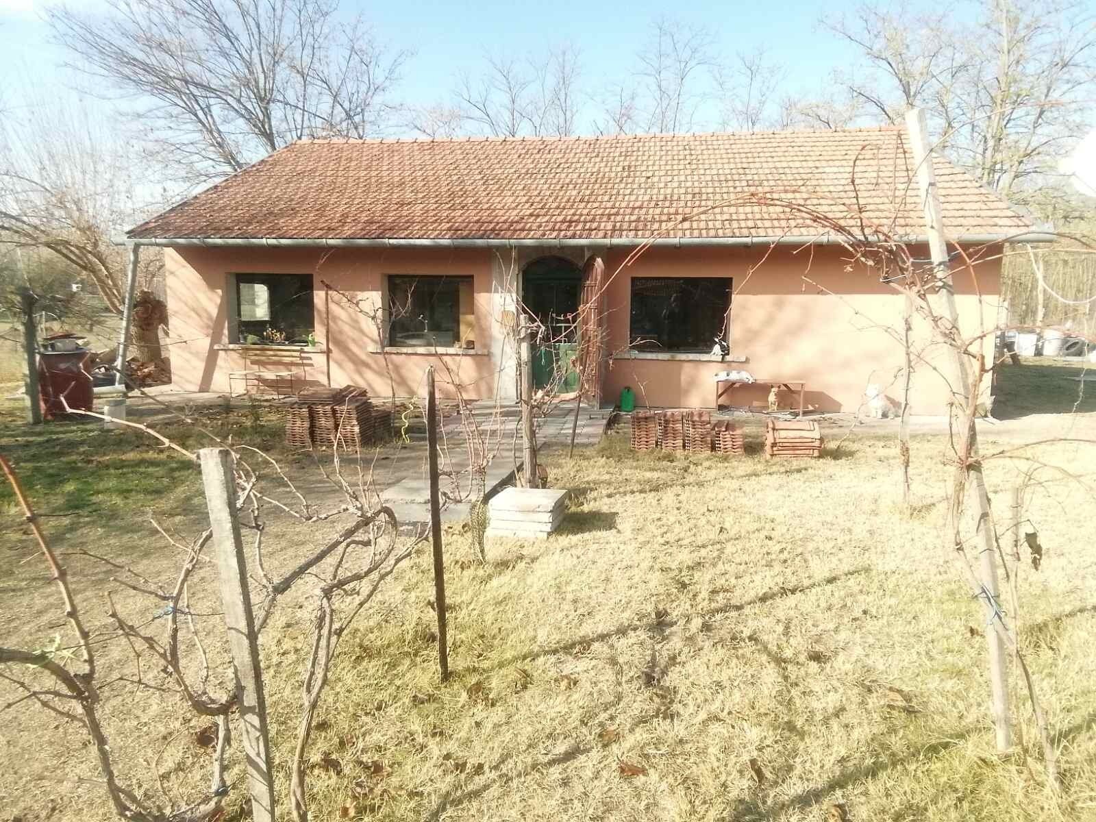 Ruzsa: Bauernhaus in Alleinlage 