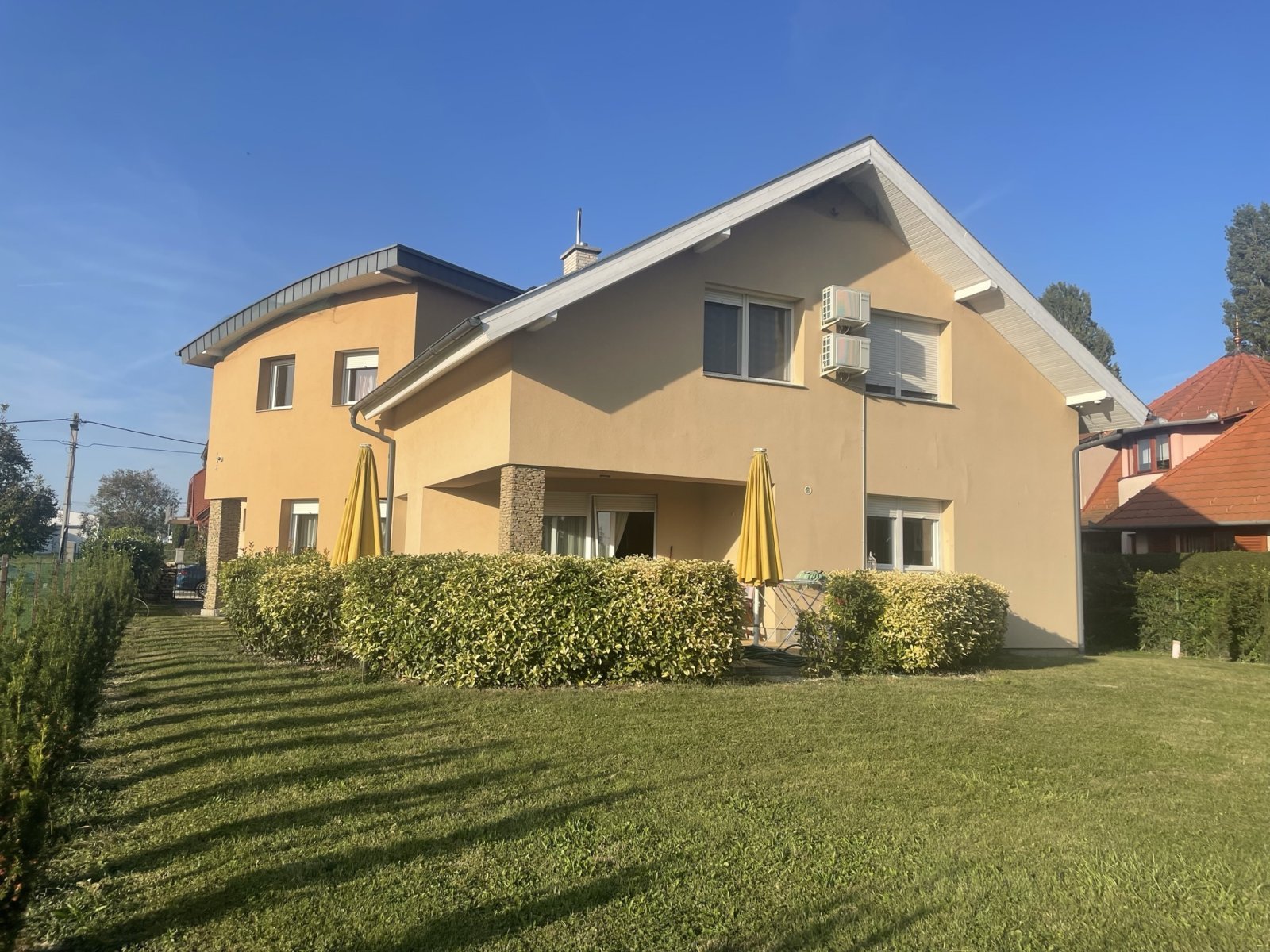 Keszthely: (AAA) Luxusház két generációnak a balatoni parton 