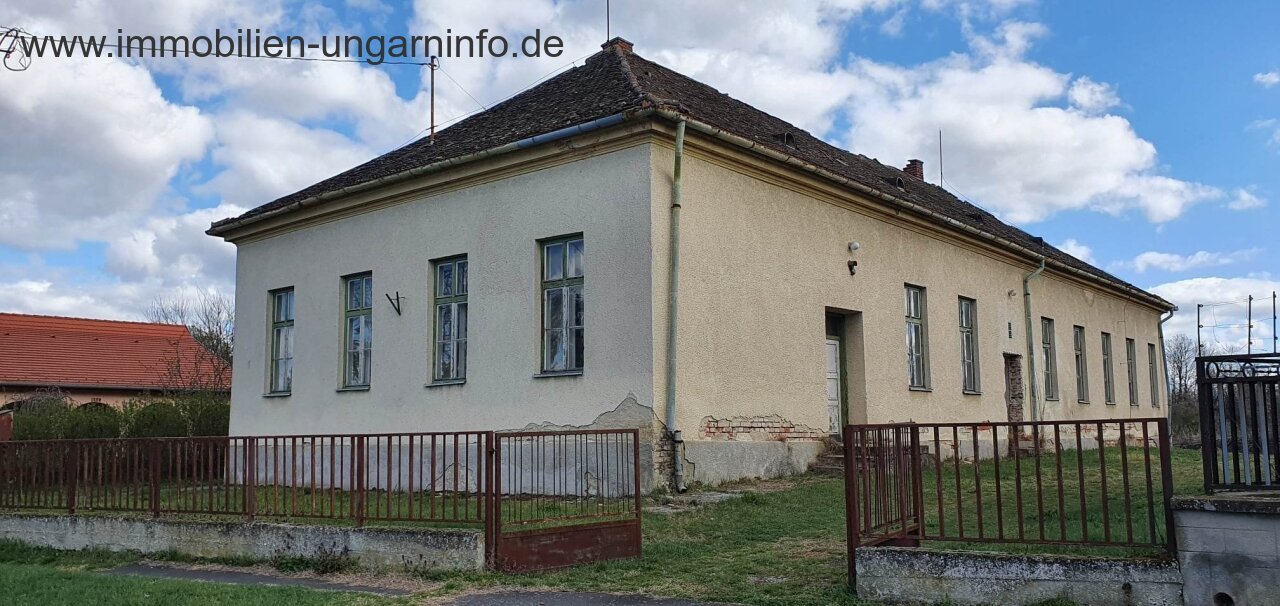 Somogy Vármegye: 250 m² Gebäude mit 0,5 Hektar Grundstück in der Nähe des Plattensees zu verkaufen 