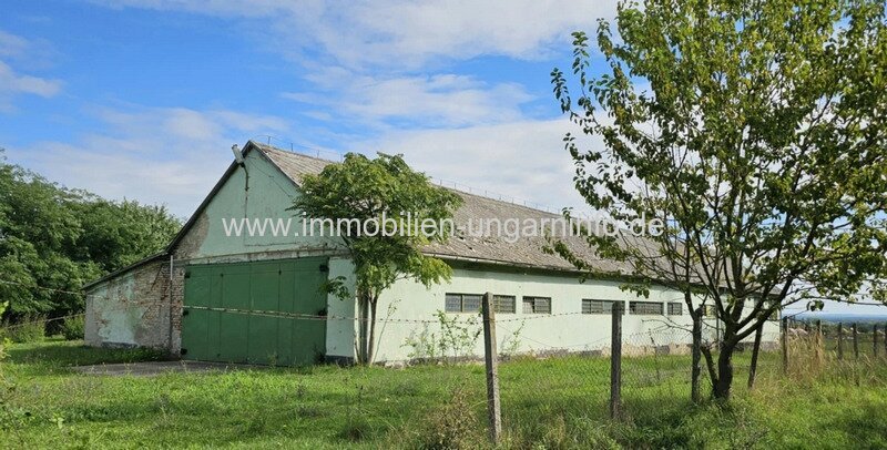 Somogy Vármegye: In Marcali steht eine Betriebsstätte mit einer Fläche von 2,8 Hektar zum Verkauf. 