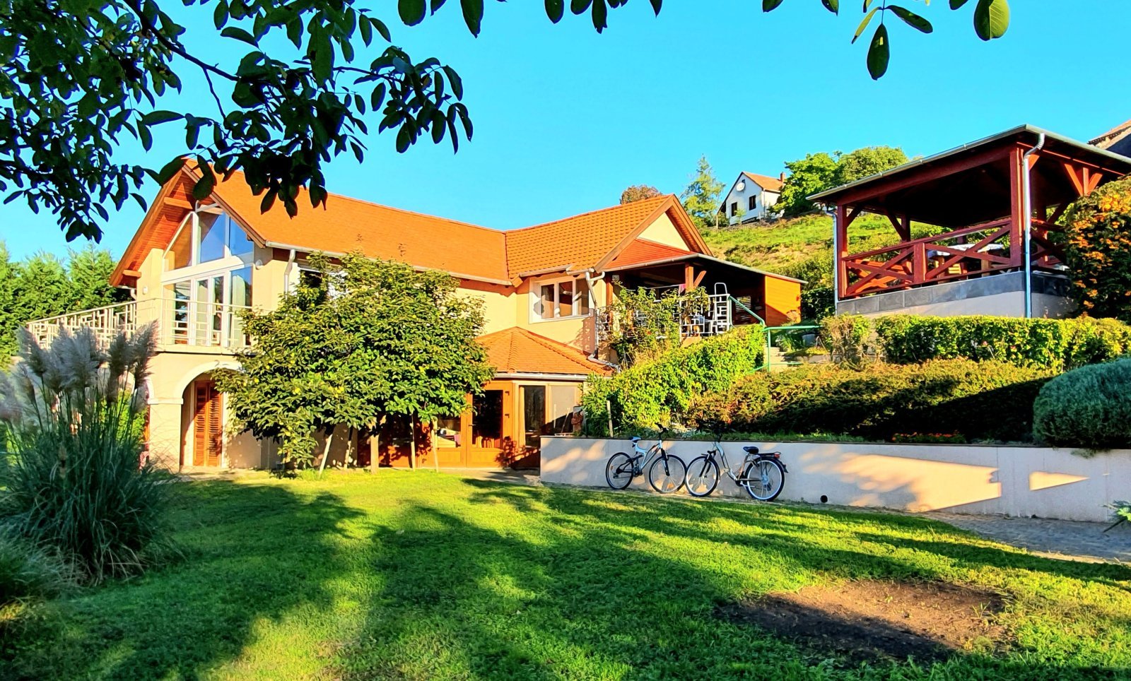 Badacsonytomaj: Badacsonytomaj és az északi part egyik legegyedibb panorámás ingatlana 