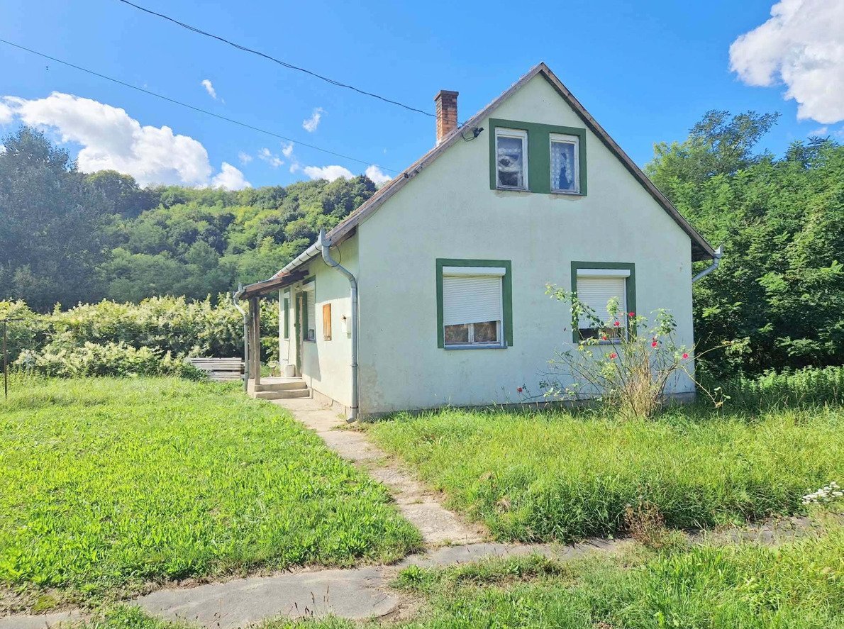 Söjtör: Felújításra szoruló ház csendes környéken 