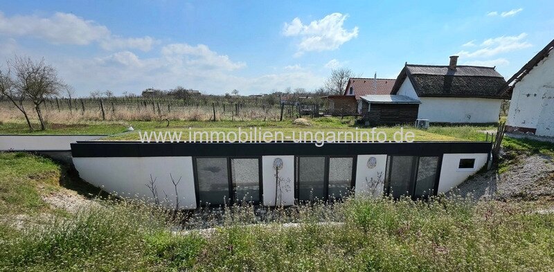 Somogy Vármegye: Einzigartiges, neuartiges Erdhaus und Ferienhaus in grüner Umgebung, 10 km vom Plattensee entfernt Somogy Vármegye: Einzigartiges, neuartiges Erdhaus und Ferienhaus in grüner Umgebung, 10 km vom Plattensee entfernt
