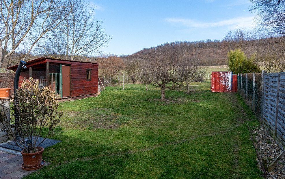 Funktionales Gartengrundstück mit Geräteschuppen und vielseitigen Lagermöglichkeiten Funktionales Gartengrundstück mit Geräteschuppen und vielseitigen Lagermöglichkeiten