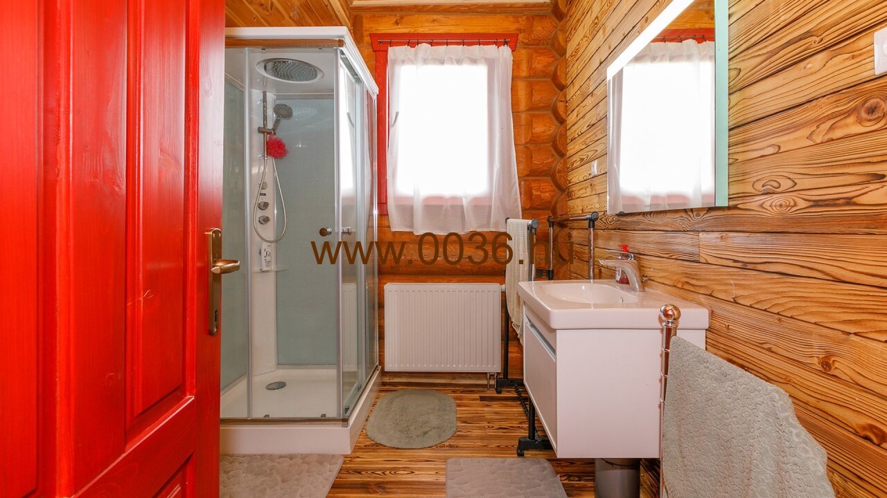 immocenter-ungarn-haus-kaufen-33563-badezimmer-oben2 immocenter-ungarn-haus-kaufen-33563-badezimmer-oben2