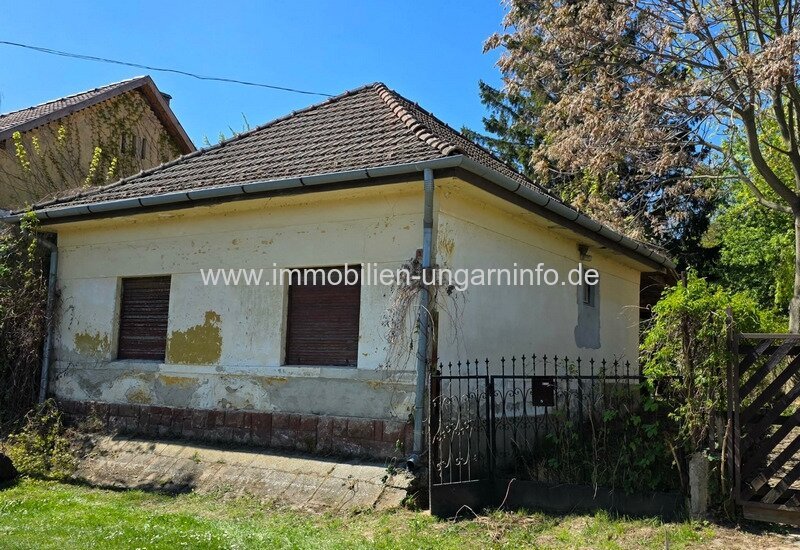 Somogy Vármegye: Einfamilienhaus mit großem Grundstück in Teleki zu verkaufen - 10 km vom Balaton 