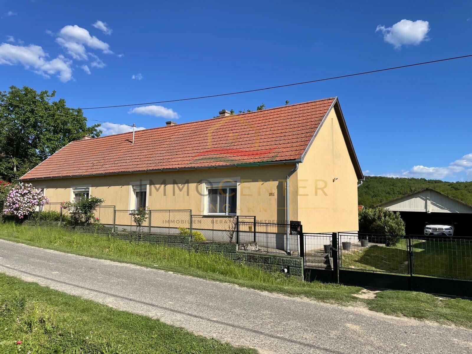 Gyugy: Tágas családi ház a Balaton közelében 