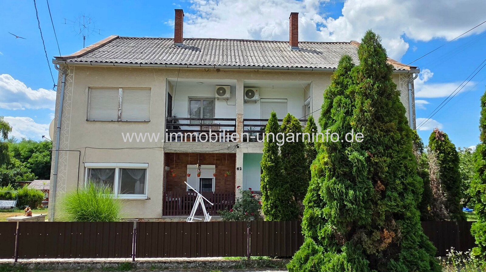 Somogy Vármegye: Erdgeschosswohnung aus Ziegelbau mit Balkon, eigenem Gartenanteil und Garage im Komitat Somogy, in Kutas zu verkaufen 