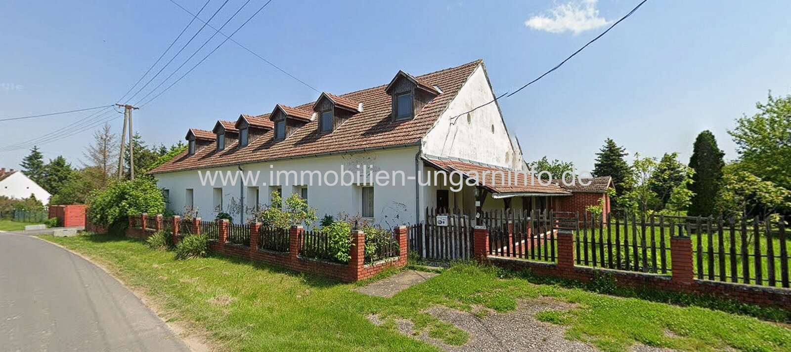 Somogy Vármegye: In Csákány stehen ein Wohnhaus/Gästehaus und ein 1.600 m² großes landwirtschaftliches Gebäude mit einem 0,8 Hektar großen Grundstück zum Verkauf 