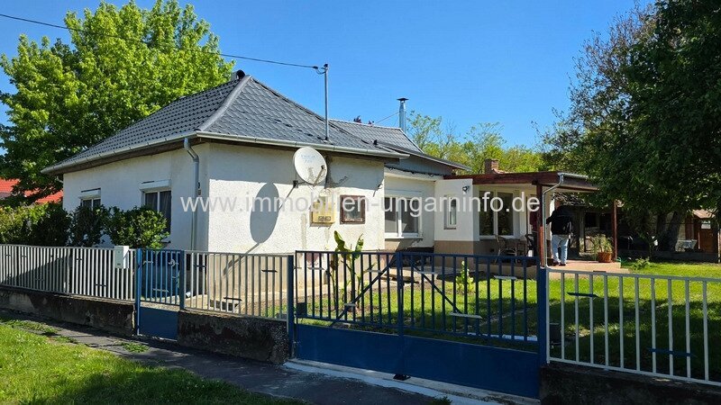 Somogy Vármegye: Einfamilienhaus mit großem Grundstück und einem kleinen Waldstück (20 km vom Plattensee entfernt) Somogy Vármegye: Einfamilienhaus mit großem Grundstück und einem kleinen Waldstück (20 km vom Plattensee entfernt)