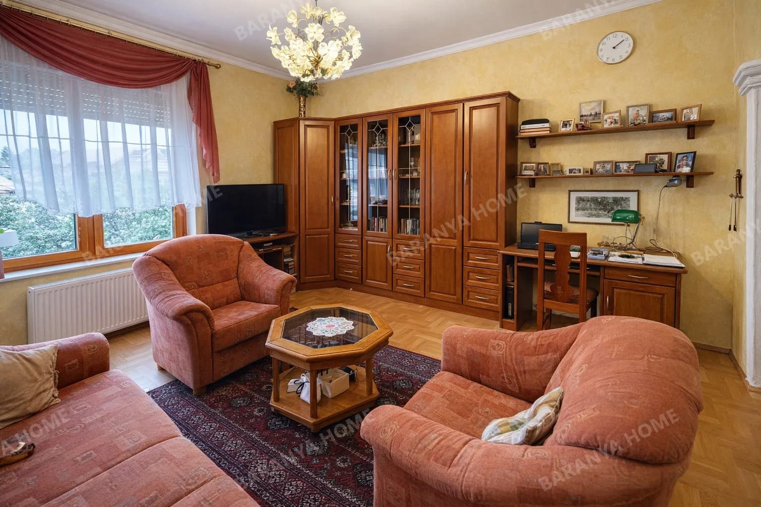 Pécs: Zwei-Generationen-Familienhaus zum Verkauf in Pécs-Tetty – zwei separate Wohnungen, Doppelgarage, Sauna und Whirlpool Pécs: Zwei-Generationen-Familienhaus zum Verkauf in Pécs-Tetty – zwei separate Wohnungen, Doppelgarage, Sauna und Whirlpool