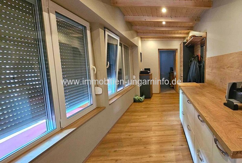 Somogy Megye: Vollständig renoviertes Einfamilienhaus in der Nähe des Plattensees mit 0,9 Hektar Land 