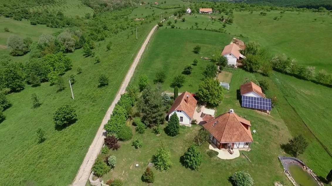Ibafa: Bauernhof & Käserei im Ökodorf und Naturschutzgebiet in Westungarn Ibafa: Bauernhof & Käserei im Ökodorf und Naturschutzgebiet in Westungarn