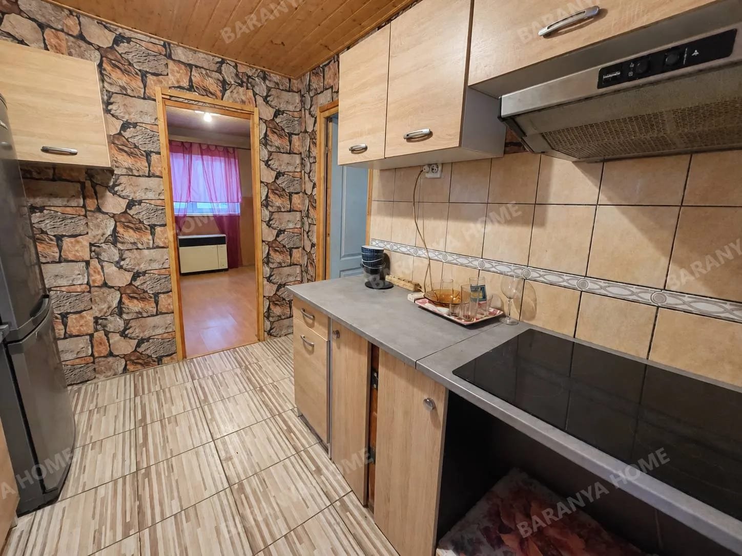 Pécs: Ein isoliertes, aus Ziegeln gebautes Einfamilienhaus zum Verkauf in Pécs, in der Bor-Straße, mit Garage Pécs: Ein isoliertes, aus Ziegeln gebautes Einfamilienhaus zum Verkauf in Pécs, in der Bor-Straße, mit Garage