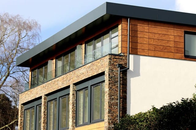 Haus mit vielen Fenstern